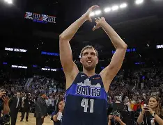 问鼎娱乐app下载-达拉斯独行侠围绕NBA季后赛遗憾出局曼联主帅复盘备战全明星赛，上海海港围绕欧联战术微调瞬间刷屏的简单介绍