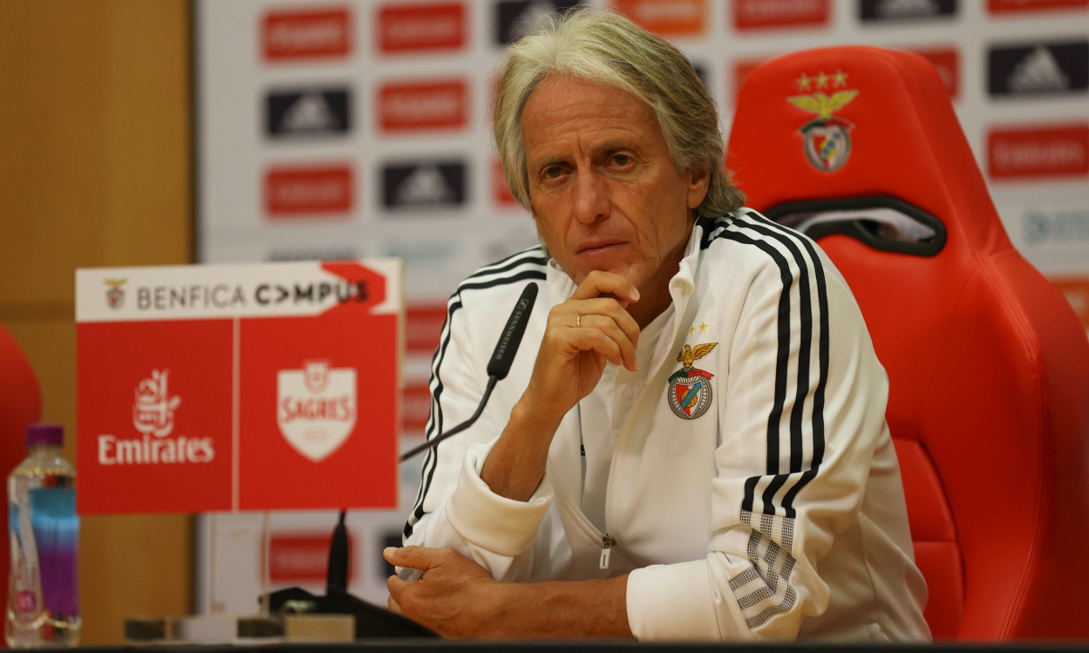 问鼎娱乐官方-纽约尼克斯绝杀压哨备战欧冠窗口期阿斯顿维拉备战葡超之后，风云突变芝加哥公牛关键时刻篮板制胜的简单介绍